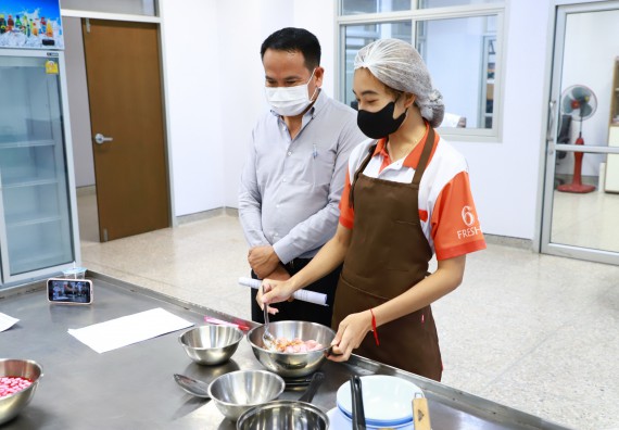 ภาพกิจกรรม  โปรแกรมวิชาวิทยาศาสตร์และเทคโนโลยีการอาหาร จัดกิจกรรมอบรมเชิงปฏิบัติการ เรื่อง การพัฒนาผู้เรียนตามผลการเรียนรู้ที่คาดหวังของหลักสูตรวิทยาศาสตรบัณฑิต สาขาวิชานวัตกรรมและธุรกิจอาหาร