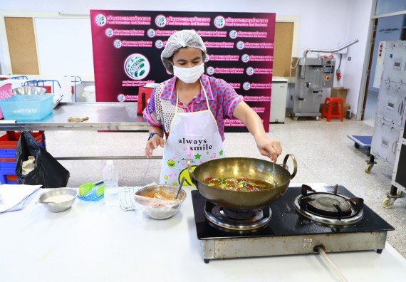 ภาพกิจกรรม  โปรแกรมวิชาวิทยาศาสตร์และเทคโนโลยีการอาหาร จัดกิจกรรมอบรมเชิงปฏิบัติการ เรื่อง การพัฒนาผู้เรียนตามผลการเรียนรู้ที่คาดหวังของหลักสูตรวิทยาศาสตรบัณฑิต สาขาวิชานวัตกรรมและธุรกิจอาหาร