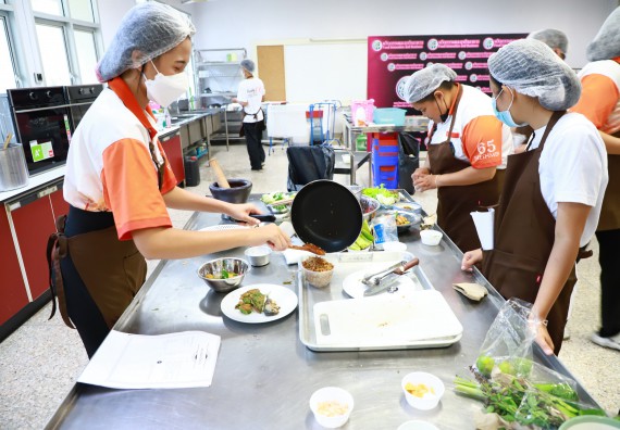 ภาพกิจกรรม  โปรแกรมวิชาวิทยาศาสตร์และเทคโนโลยีการอาหาร จัดกิจกรรมอบรมเชิงปฏิบัติการ เรื่อง การพัฒนาผู้เรียนตามผลการเรียนรู้ที่คาดหวังของหลักสูตรวิทยาศาสตรบัณฑิต สาขาวิชานวัตกรรมและธุรกิจอาหาร