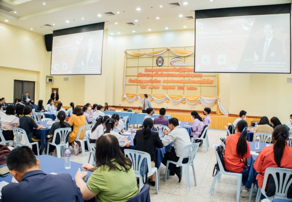 ภาพกิจกรรม อบรมเชิงปฏิบัติการ เรื่อง STEM เพื่อพัฒนาและยกระดับชุมชน