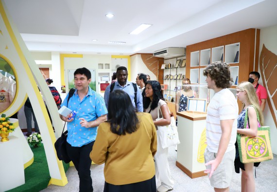 ภาพกิจกรรม  คณะวิทยาศาสตร์และเทคโนโลยี ต้อนรับคณะอาจารย์และนักศึกษาจาก Georgia Gwinnett College ประเทศสหรัฐอเมริกา