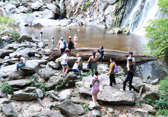ภาพกิจกรรม  คณะวิทยาศาสตร์และเทคโนโลยี นำอาจารย์และนักศึกษาจาก Georgia Gwinnett College ประเทศสหรัฐอเมริกา ศึกษาดูงาน