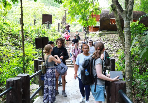 ภาพกิจกรรม  คณะวิทยาศาสตร์และเทคโนโลยี นำอาจารย์และนักศึกษาจาก Georgia Gwinnett College ประเทศสหรัฐอเมริกา ศึกษาดูงาน