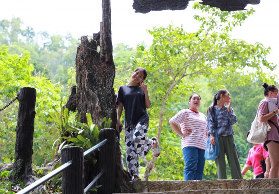 ภาพกิจกรรม  คณะวิทยาศาสตร์และเทคโนโลยี นำอาจารย์และนักศึกษาจาก Georgia Gwinnett College ประเทศสหรัฐอเมริกา ศึกษาดูงาน