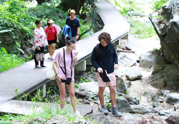 ภาพกิจกรรม  คณะวิทยาศาสตร์และเทคโนโลยี นำอาจารย์และนักศึกษาจาก Georgia Gwinnett College ประเทศสหรัฐอเมริกา ศึกษาดูงาน