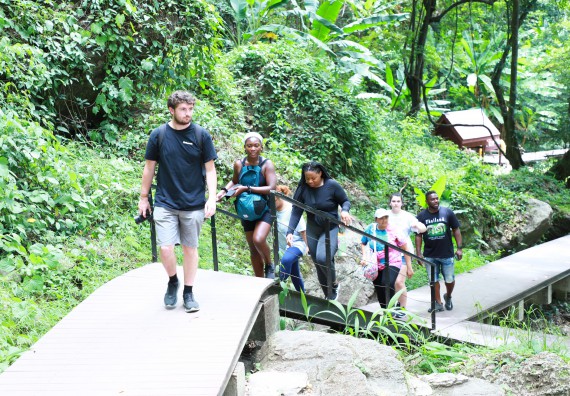 ภาพกิจกรรม  คณะวิทยาศาสตร์และเทคโนโลยี นำอาจารย์และนักศึกษาจาก Georgia Gwinnett College ประเทศสหรัฐอเมริกา ศึกษาดูงาน