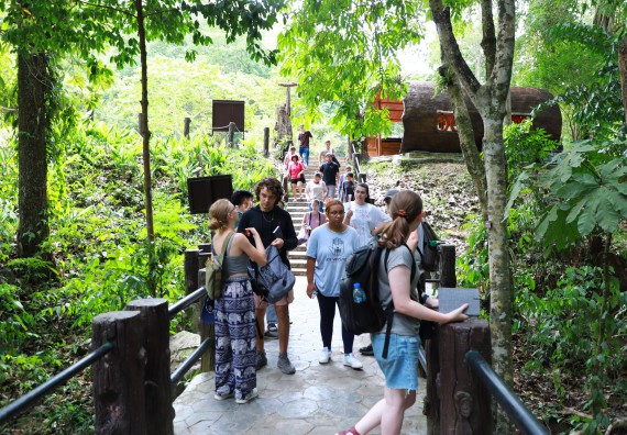 ภาพกิจกรรม  คณะวิทยาศาสตร์และเทคโนโลยี นำอาจารย์และนักศึกษาจาก Georgia Gwinnett College ประเทศสหรัฐอเมริกา ศึกษาดูงาน