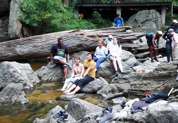 ภาพกิจกรรม  คณะวิทยาศาสตร์และเทคโนโลยี นำอาจารย์และนักศึกษาจาก Georgia Gwinnett College ประเทศสหรัฐอเมริกา ศึกษาดูงาน