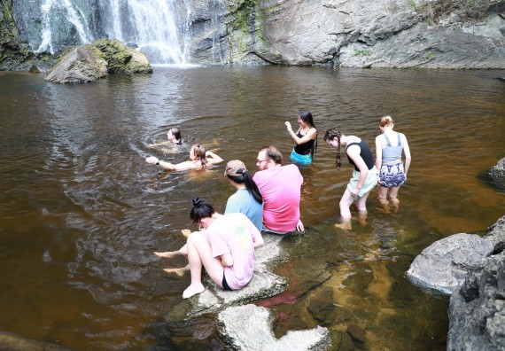 ภาพกิจกรรม  คณะวิทยาศาสตร์และเทคโนโลยี นำอาจารย์และนักศึกษาจาก Georgia Gwinnett College ประเทศสหรัฐอเมริกา ศึกษาดูงาน