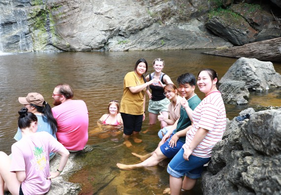ภาพกิจกรรม  คณะวิทยาศาสตร์และเทคโนโลยี นำอาจารย์และนักศึกษาจาก Georgia Gwinnett College ประเทศสหรัฐอเมริกา ศึกษาดูงาน