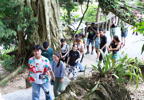 ภาพกิจกรรม  คณะวิทยาศาสตร์และเทคโนโลยี นำอาจารย์และนักศึกษาจาก Georgia Gwinnett College ประเทศสหรัฐอเมริกา ศึกษาดูงาน