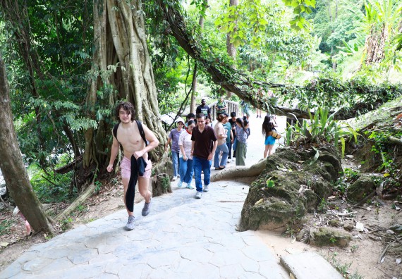 ภาพกิจกรรม  คณะวิทยาศาสตร์และเทคโนโลยี นำอาจารย์และนักศึกษาจาก Georgia Gwinnett College ประเทศสหรัฐอเมริกา ศึกษาดูงาน