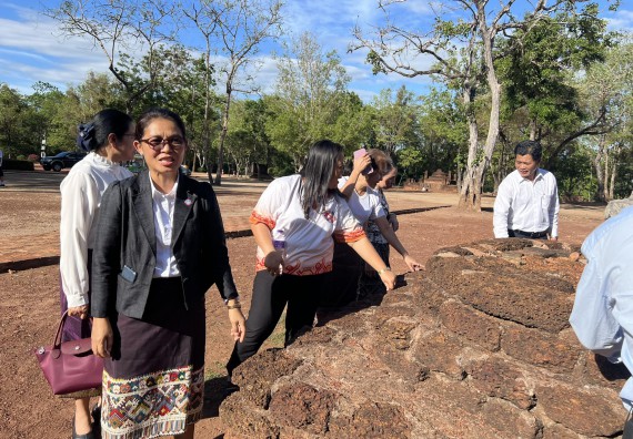 ภาพกิจกรรม  คณะวิทยาศาสตร์และเทคโนโลยี นำอาจารย์และบุคลากรมหาวิทยาลัยราชภัฏกำแพงเพชร และ มหาวิทยาลัยแห่งชาติลาว เยี่ยมชมอุทยานประวัติศาสตร์กำแพงเพชร