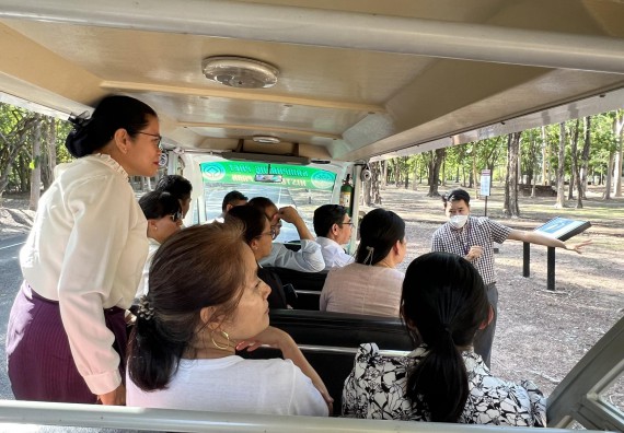 ภาพกิจกรรม  คณะวิทยาศาสตร์และเทคโนโลยี นำอาจารย์และบุคลากรมหาวิทยาลัยราชภัฏกำแพงเพชร และ มหาวิทยาลัยแห่งชาติลาว เยี่ยมชมอุทยานประวัติศาสตร์กำแพงเพชร