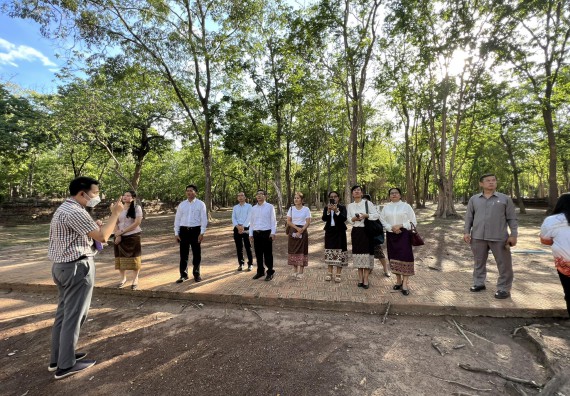 ภาพกิจกรรม  คณะวิทยาศาสตร์และเทคโนโลยี นำอาจารย์และบุคลากรมหาวิทยาลัยราชภัฏกำแพงเพชร และ มหาวิทยาลัยแห่งชาติลาว เยี่ยมชมอุทยานประวัติศาสตร์กำแพงเพชร