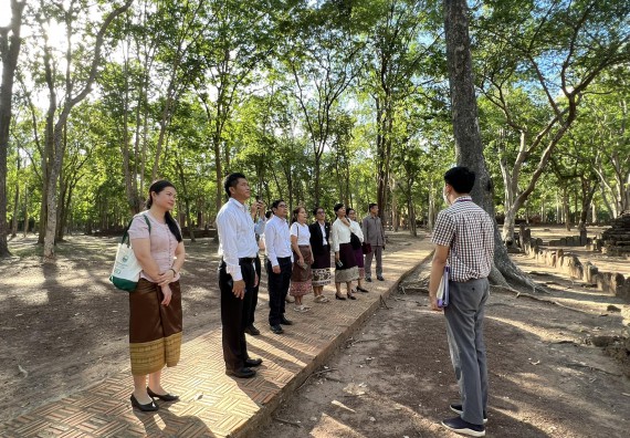 ภาพกิจกรรม  คณะวิทยาศาสตร์และเทคโนโลยี นำอาจารย์และบุคลากรมหาวิทยาลัยราชภัฏกำแพงเพชร และ มหาวิทยาลัยแห่งชาติลาว เยี่ยมชมอุทยานประวัติศาสตร์กำแพงเพชร