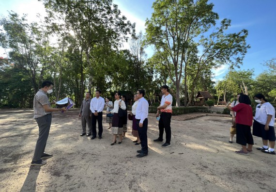 ภาพกิจกรรม  คณะวิทยาศาสตร์และเทคโนโลยี นำอาจารย์และบุคลากรมหาวิทยาลัยราชภัฏกำแพงเพชร และ มหาวิทยาลัยแห่งชาติลาว เยี่ยมชมอุทยานประวัติศาสตร์กำแพงเพชร