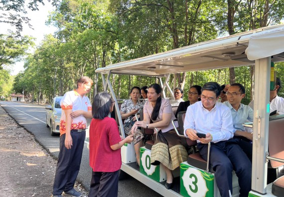 ภาพกิจกรรม  คณะวิทยาศาสตร์และเทคโนโลยี นำอาจารย์และบุคลากรมหาวิทยาลัยราชภัฏกำแพงเพชร และ มหาวิทยาลัยแห่งชาติลาว เยี่ยมชมอุทยานประวัติศาสตร์กำแพงเพชร