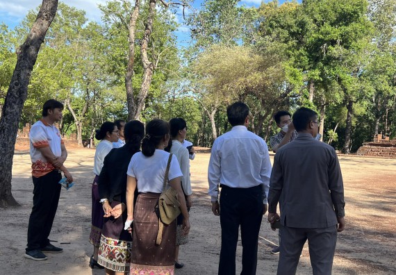 ภาพกิจกรรม  คณะวิทยาศาสตร์และเทคโนโลยี นำอาจารย์และบุคลากรมหาวิทยาลัยราชภัฏกำแพงเพชร และ มหาวิทยาลัยแห่งชาติลาว เยี่ยมชมอุทยานประวัติศาสตร์กำแพงเพชร