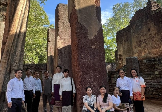 ภาพกิจกรรม  คณะวิทยาศาสตร์และเทคโนโลยี นำอาจารย์และบุคลากรมหาวิทยาลัยราชภัฏกำแพงเพชร และ มหาวิทยาลัยแห่งชาติลาว เยี่ยมชมอุทยานประวัติศาสตร์กำแพงเพชร