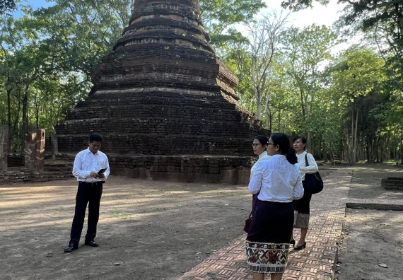 ภาพกิจกรรม  คณะวิทยาศาสตร์และเทคโนโลยี นำอาจารย์และบุคลากรมหาวิทยาลัยราชภัฏกำแพงเพชร และ มหาวิทยาลัยแห่งชาติลาว เยี่ยมชมอุทยานประวัติศาสตร์กำแพงเพชร
