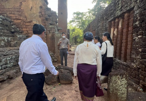 ภาพกิจกรรม  คณะวิทยาศาสตร์และเทคโนโลยี นำอาจารย์และบุคลากรมหาวิทยาลัยราชภัฏกำแพงเพชร และ มหาวิทยาลัยแห่งชาติลาว เยี่ยมชมอุทยานประวัติศาสตร์กำแพงเพชร