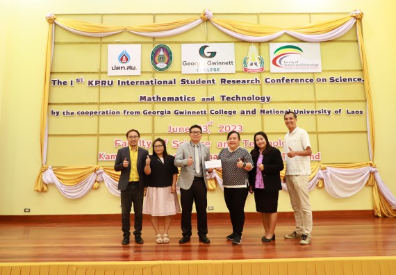 ภาพกิจกรรม   บริษัท ปตท.สำรวจและผลิตปิโตรเลียม จำกัด (มหาชน) มอบทุนสนับสนุนการศึกษา ปตท.สผ. โครงการเอส 1 ปี 2566 ให้กับคณะวิทยาศาสตร์และเทคโนโลยี มหาวิทยาลัยราชภัฏกำแพงเพชร