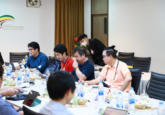 ภาพกิจกรรม  คณะวิทยาศาสตร์และเทคโนโลยี เป็นเจ้าภาพจัดกิจกรรมประชุมทีมนักวิจัย ภายใต้โครงการพัฒนาศักยภาพเยาวชนด้านและการเขียนโค้ดเพื่อมุ่งสู่การเป็นนวัตกรด้านปัญญาประดิษฐ์