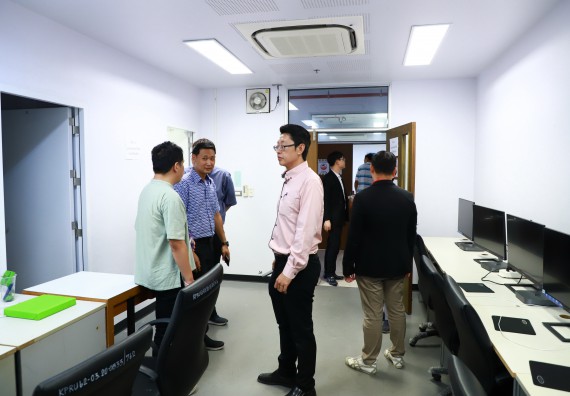 ภาพกิจกรรม  คณะวิทยาศาสตร์และเทคโนโลยี เป็นเจ้าภาพจัดกิจกรรมประชุมทีมนักวิจัย ภายใต้โครงการพัฒนาศักยภาพเยาวชนด้านและการเขียนโค้ดเพื่อมุ่งสู่การเป็นนวัตกรด้านปัญญาประดิษฐ์