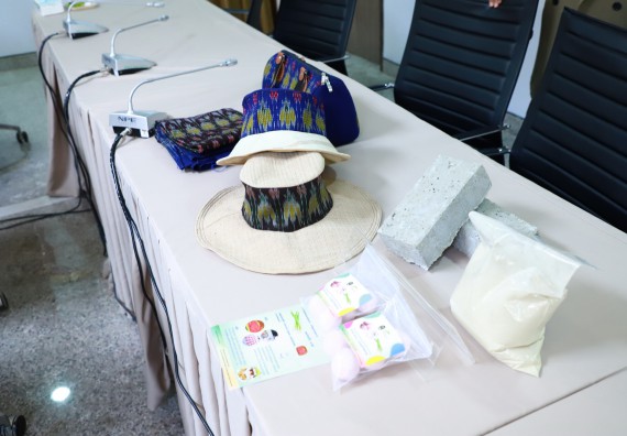 ภาพกิจกรรม  มหาวิทยาลัยราชภัฏกำแพงเพชร ตรวจสอบการดำเนินงานโครงการพัฒนาคุณภาพชีวิตและยกระดับรายได้ให้กับชุมชนฐานราก ประจำปีงบประมาณ 2565