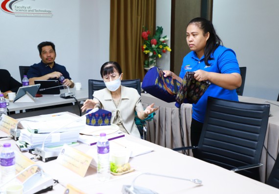 ภาพกิจกรรม  มหาวิทยาลัยราชภัฏกำแพงเพชร ตรวจสอบการดำเนินงานโครงการพัฒนาคุณภาพชีวิตและยกระดับรายได้ให้กับชุมชนฐานราก ประจำปีงบประมาณ 2565