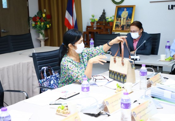 ภาพกิจกรรม  มหาวิทยาลัยราชภัฏกำแพงเพชร ตรวจสอบการดำเนินงานโครงการพัฒนาคุณภาพชีวิตและยกระดับรายได้ให้กับชุมชนฐานราก ประจำปีงบประมาณ 2565