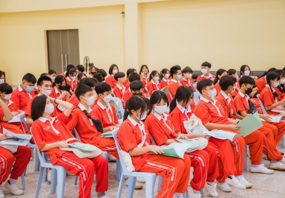 ภาพกิจกรรม   คณะวิทยาศาสตร์และเทคโนโลยี มหาวิทยาลัยราชภัฏกำแพงเพชร ร่วมกับโรงเรียนกำแพงเพชรพิทยาคม จัดโครงการค่ายวิทยาศาสตร์นักเรียนห้องเรียนพิเศษ