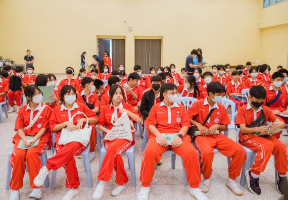 ภาพกิจกรรม   คณะวิทยาศาสตร์และเทคโนโลยี มหาวิทยาลัยราชภัฏกำแพงเพชร ร่วมกับโรงเรียนกำแพงเพชรพิทยาคม จัดโครงการค่ายวิทยาศาสตร์นักเรียนห้องเรียนพิเศษ