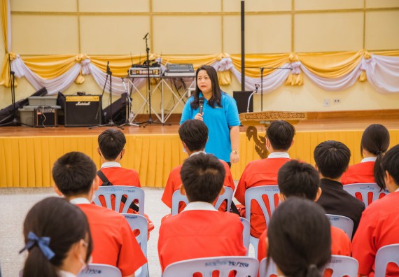 ภาพกิจกรรม   คณะวิทยาศาสตร์และเทคโนโลยี มหาวิทยาลัยราชภัฏกำแพงเพชร ร่วมกับโรงเรียนกำแพงเพชรพิทยาคม จัดโครงการค่ายวิทยาศาสตร์นักเรียนห้องเรียนพิเศษ