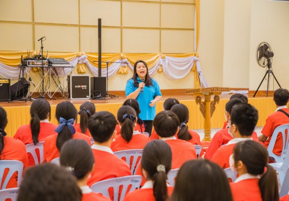 ภาพกิจกรรม   คณะวิทยาศาสตร์และเทคโนโลยี มหาวิทยาลัยราชภัฏกำแพงเพชร ร่วมกับโรงเรียนกำแพงเพชรพิทยาคม จัดโครงการค่ายวิทยาศาสตร์นักเรียนห้องเรียนพิเศษ