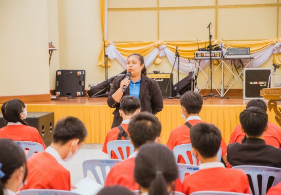 ภาพกิจกรรม   คณะวิทยาศาสตร์และเทคโนโลยี มหาวิทยาลัยราชภัฏกำแพงเพชร ร่วมกับโรงเรียนกำแพงเพชรพิทยาคม จัดโครงการค่ายวิทยาศาสตร์นักเรียนห้องเรียนพิเศษ