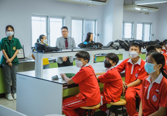 ภาพกิจกรรม   คณะวิทยาศาสตร์และเทคโนโลยี มหาวิทยาลัยราชภัฏกำแพงเพชร ร่วมกับโรงเรียนกำแพงเพชรพิทยาคม จัดโครงการค่ายวิทยาศาสตร์นักเรียนห้องเรียนพิเศษ