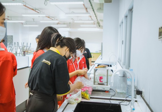 ภาพกิจกรรม   คณะวิทยาศาสตร์และเทคโนโลยี มหาวิทยาลัยราชภัฏกำแพงเพชร ร่วมกับโรงเรียนกำแพงเพชรพิทยาคม จัดโครงการค่ายวิทยาศาสตร์นักเรียนห้องเรียนพิเศษ