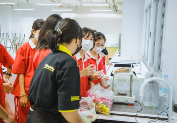 ภาพกิจกรรม   คณะวิทยาศาสตร์และเทคโนโลยี มหาวิทยาลัยราชภัฏกำแพงเพชร ร่วมกับโรงเรียนกำแพงเพชรพิทยาคม จัดโครงการค่ายวิทยาศาสตร์นักเรียนห้องเรียนพิเศษ