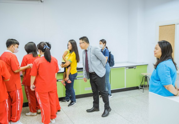 ภาพกิจกรรม   คณะวิทยาศาสตร์และเทคโนโลยี มหาวิทยาลัยราชภัฏกำแพงเพชร ร่วมกับโรงเรียนกำแพงเพชรพิทยาคม จัดโครงการค่ายวิทยาศาสตร์นักเรียนห้องเรียนพิเศษ