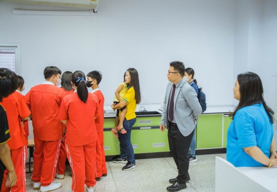 ภาพกิจกรรม   คณะวิทยาศาสตร์และเทคโนโลยี มหาวิทยาลัยราชภัฏกำแพงเพชร ร่วมกับโรงเรียนกำแพงเพชรพิทยาคม จัดโครงการค่ายวิทยาศาสตร์นักเรียนห้องเรียนพิเศษ