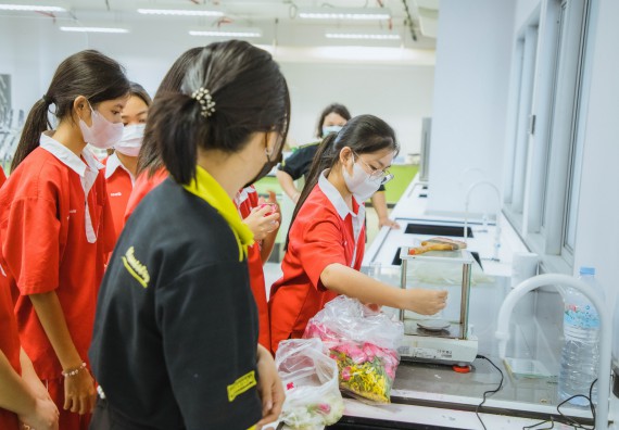 ภาพกิจกรรม   คณะวิทยาศาสตร์และเทคโนโลยี มหาวิทยาลัยราชภัฏกำแพงเพชร ร่วมกับโรงเรียนกำแพงเพชรพิทยาคม จัดโครงการค่ายวิทยาศาสตร์นักเรียนห้องเรียนพิเศษ