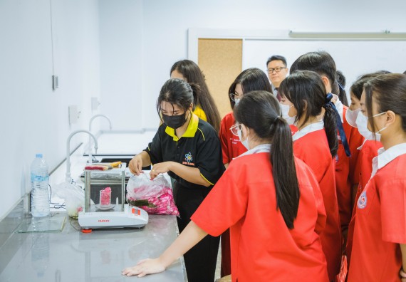 ภาพกิจกรรม   คณะวิทยาศาสตร์และเทคโนโลยี มหาวิทยาลัยราชภัฏกำแพงเพชร ร่วมกับโรงเรียนกำแพงเพชรพิทยาคม จัดโครงการค่ายวิทยาศาสตร์นักเรียนห้องเรียนพิเศษ