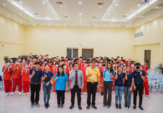 ภาพกิจกรรม   คณะวิทยาศาสตร์และเทคโนโลยี มหาวิทยาลัยราชภัฏกำแพงเพชร ร่วมกับโรงเรียนกำแพงเพชรพิทยาคม จัดโครงการค่ายวิทยาศาสตร์นักเรียนห้องเรียนพิเศษ