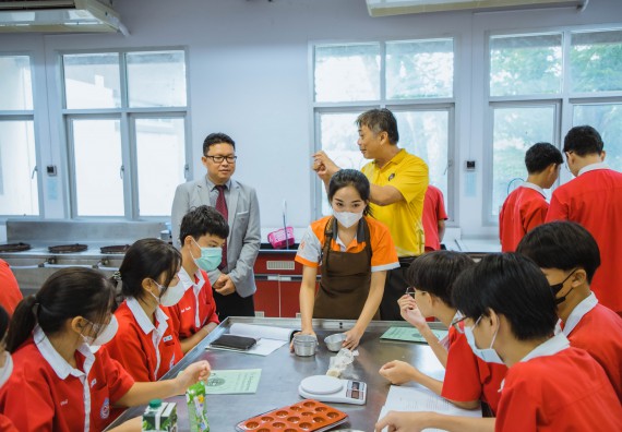 ภาพกิจกรรม   คณะวิทยาศาสตร์และเทคโนโลยี มหาวิทยาลัยราชภัฏกำแพงเพชร ร่วมกับโรงเรียนกำแพงเพชรพิทยาคม จัดโครงการค่ายวิทยาศาสตร์นักเรียนห้องเรียนพิเศษ