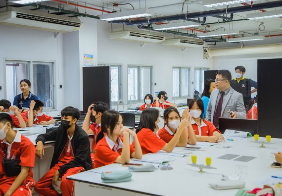 ภาพกิจกรรม   คณะวิทยาศาสตร์และเทคโนโลยี มหาวิทยาลัยราชภัฏกำแพงเพชร ร่วมกับโรงเรียนกำแพงเพชรพิทยาคม จัดโครงการค่ายวิทยาศาสตร์นักเรียนห้องเรียนพิเศษ