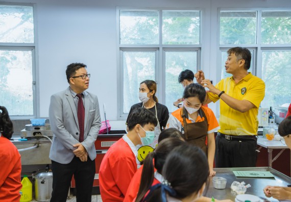 ภาพกิจกรรม   คณะวิทยาศาสตร์และเทคโนโลยี มหาวิทยาลัยราชภัฏกำแพงเพชร ร่วมกับโรงเรียนกำแพงเพชรพิทยาคม จัดโครงการค่ายวิทยาศาสตร์นักเรียนห้องเรียนพิเศษ