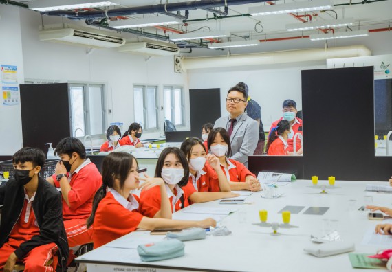 ภาพกิจกรรม   คณะวิทยาศาสตร์และเทคโนโลยี มหาวิทยาลัยราชภัฏกำแพงเพชร ร่วมกับโรงเรียนกำแพงเพชรพิทยาคม จัดโครงการค่ายวิทยาศาสตร์นักเรียนห้องเรียนพิเศษ