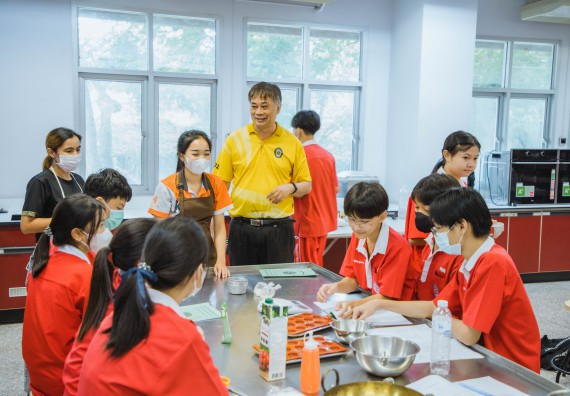 ภาพกิจกรรม   คณะวิทยาศาสตร์และเทคโนโลยี มหาวิทยาลัยราชภัฏกำแพงเพชร ร่วมกับโรงเรียนกำแพงเพชรพิทยาคม จัดโครงการค่ายวิทยาศาสตร์นักเรียนห้องเรียนพิเศษ